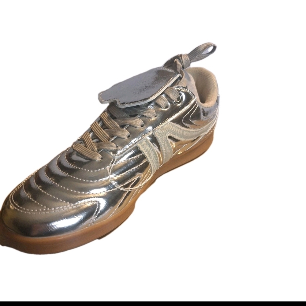 New Steve Madden Madrid Silver Sneakers with Tan Sole. Size 9